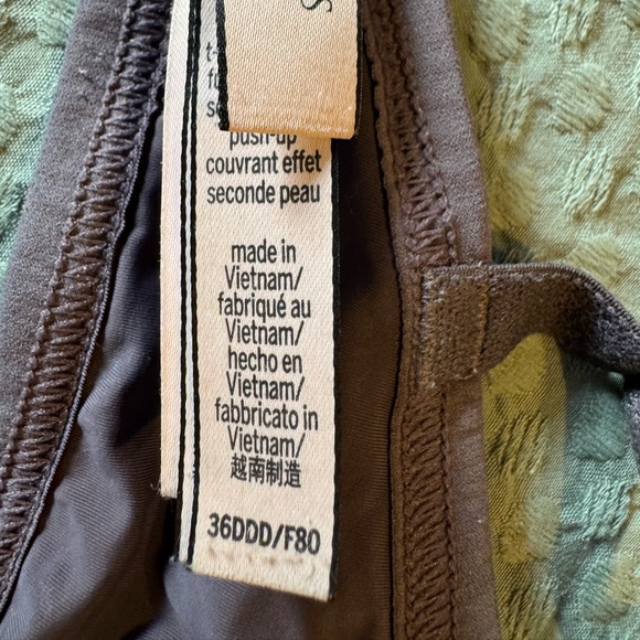 EUC Burgundy or Purple-ish VS Bra. 36 DDD/36F. Properly cleaned. - Picture 2 of 2